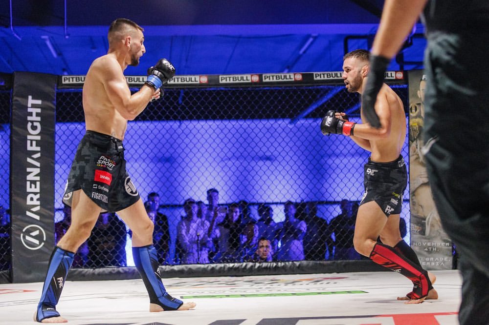 Borci MMA kluba Omladinac u kavezu